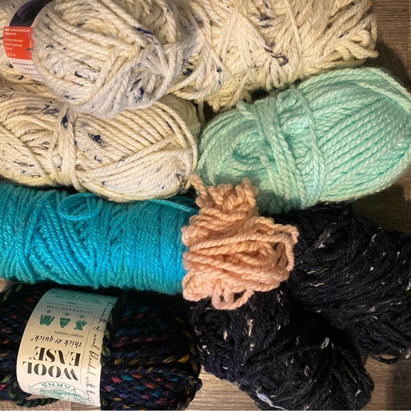 10 skeins of chunky scrap yarn - Picture 2 of 2